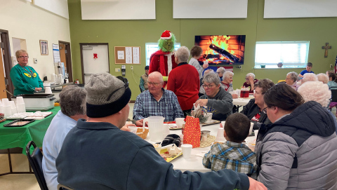DELIA ATKINSON / TRUE DAKOTAN Santa, the Grinch and friends visited the center on Saturday, December 3 to greet all the children in town and pass out goody bags donated by Sandy and Denny Beckman. A meal was served by the Senior/Community Center during and after Santa’s visit.