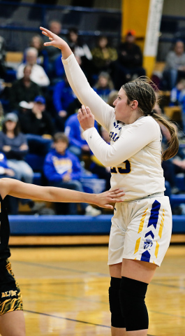KRISTI HINE / TRUE DAKOTAN Kirstie Munsen had 18 points and eight assists in the January 24 home game vs AC/DC .