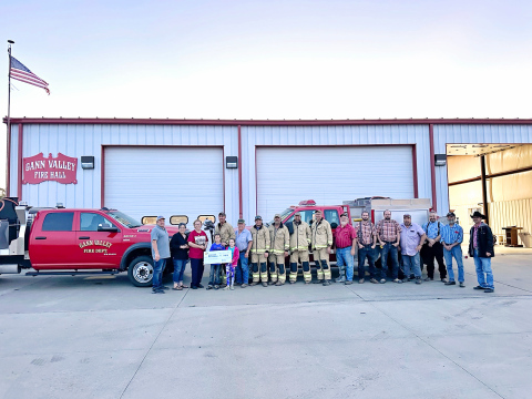 Buffalo County Rural Fire District received a $1,000 Operation Round-Up grant from Central Electric Cooperative for new gear. Pictured left to right: Central Electric Director Merl Bechen, Operation Round-Up Trustee Jill Ekstrum, Operation Round-Up Trustee Ellen Speck, Deandra Zastrow (front), Derek Zastrow, Raven Richardson (front), Ken Wulff, Ridge Roduner, Matt Sinkie, Tate VonEye, Lee Pawlowski, Allen Feugen, Jordan Waldner, Amos Stahl, Steve Roduner, Rodney Waldner, Pat Waskowiak and Jake Richardson. 