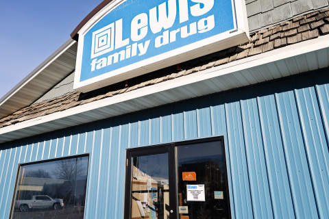 A sign posted on the front door of the Lewis Family Drug in Wessington Springs highlights new hours effective Jan. 6, 2025. KRISTI HINE / TRUE DAKOTAN   