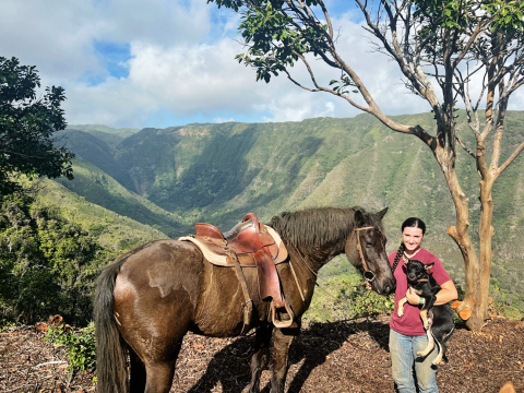 Class of 2023 WSHS alumna Sarah Poncleow on Hawaiian island Molokai with her poi dog, Moose. Poncelow secured a job last fall working as a ranch hand at the Pu’u O Hoku Ranch. PHOTO COURTESY SARAH PONCELOW
