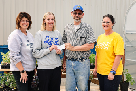  Frontier Lodge Donates to Blue Bag Program