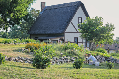 Annual List of Flowerbed Sponsors Posted at Anne Hathaway Cottage