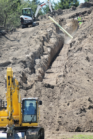 A Feistner Gravel and Excavation crew installs pipe along the hillside west of City Park during construction of the Mid-Dakota Rural Water connection project. The route extends from the park area toward the city’s blue water tower and will serve as a key link in bringing Mid-Dakota water to Wessington Springs. (PHOTO COURTESY CRAIG WENZEL)