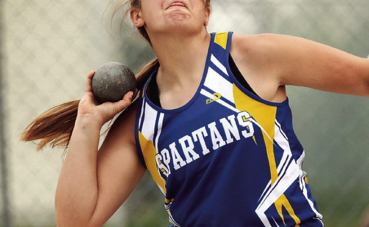 PHOTOS COURTESY RODNEY HAAS/605SPORTS Kirstie Munsen’s toss of 64’ 2” was a personal best for her.