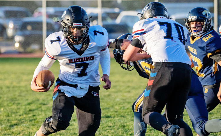 The Blackhawks returned home with a victory over the Rapid City Christian Comets after a night of football action out west at Hart Ranch. Blackhawks QB Holden Havlik on the move.