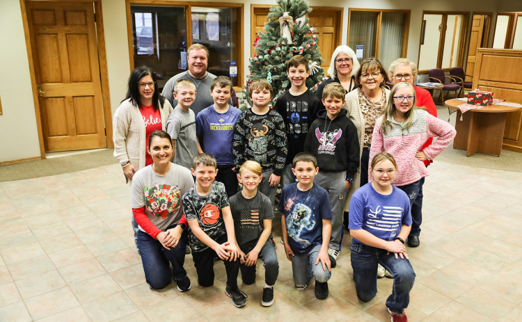 Back row, left to right: American Bank and Trust employees Blake Willman, Melanie Schelske and Connie Larson. Middle row left to right: Lisa Bergeleen, 4th Grade Teacher, Casen Waters, Chase Wenzel, Zeelan Beyer, Keaton Hasty, Jace Kolousek, Sue Schelske, Paraprofessional, Kylie Edwards. Front row, left to right: Becky Krueger, Title/Sped Teacher, Ethan Heumiller, Brody Thompson, Lorin Schaller Josie Arhart.