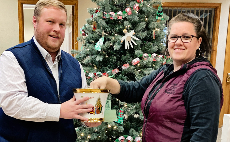 Blake Willman of American Bank and Trust and Laura Baker of WSACD drew four winners Monday in the Hometown Holidays shop-local promotion. DELIA ATKINSON / TRUE DAKOTAN