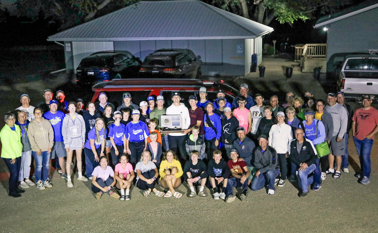 Escorted by the Wessington Springs Fire Department as they returned to their home course at the Springs Country Club, the boys team was met by a large crowd of fans. KRISTI HINE / TRUE DAKOTAN