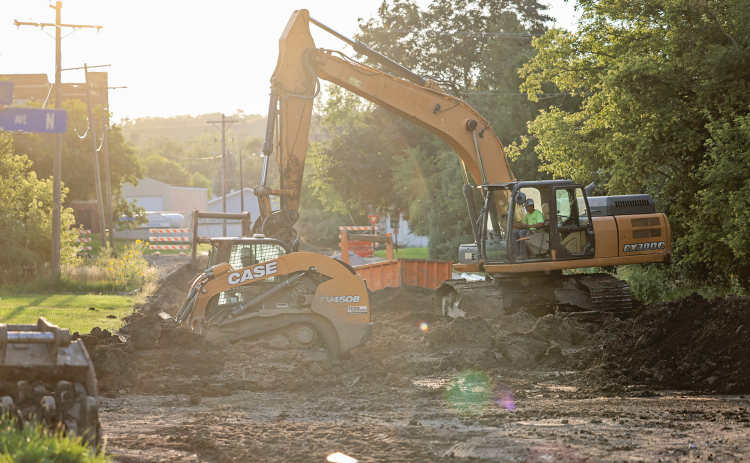 A crew continues work on 2nd Street west of Barrett Ave N. on September 4, 2025. (KRISTI HINE / TRUE DAKOTAN)