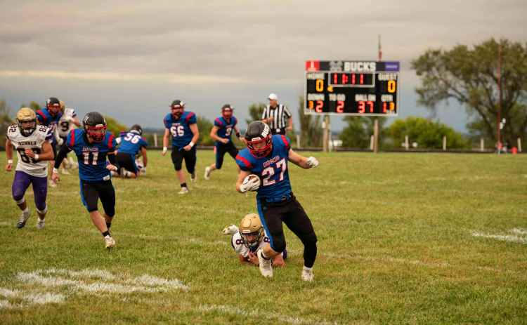 Nathan Gaikowski had six carries and 39 yards during Friday’s 20-6 victory over Winner. PHOTO COURTESY J. VONEYE IMAGES