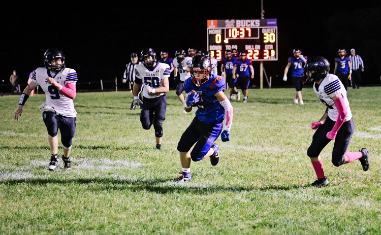 KRISTI HINE / TRUE DAKOTAN Wesley Molnar carried the ball eight times for 60 yards during football action vs MVP Friday, October 17, 2025 in Wessington Springs.