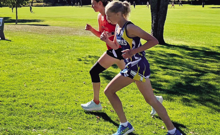 PHOTO COURTESY BECKY KRUEGER During last week’s Lakeside Invitational in Faulkton, WSHS student athlete Alexis Roesler positioned herself well in the field and ran determined to lead the third group of girls. She medaled in 12th place running 23:03.09.