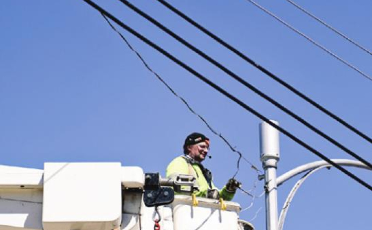City crews repair wind-whipped wires